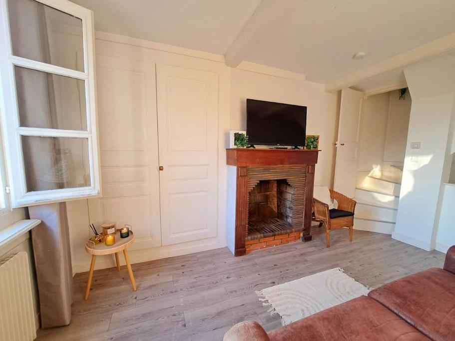 Charmant Duplex A Thiers, Vue Sur La Chaine Des Puys Eksteriør billede